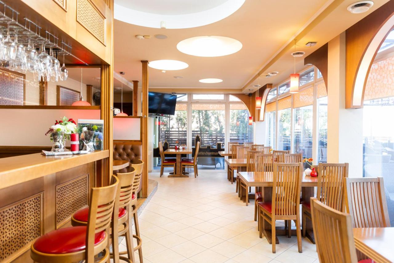 Tako Baras Hotel Klaipėda Buitenkant foto